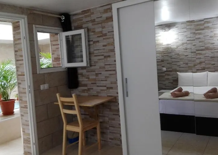 Poseidon - Hm בית הארחה